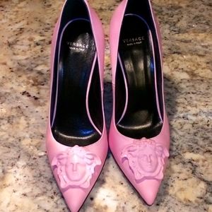 🔥🔥 Versace PCS Unique Medusa Head Pumps🔥🔥